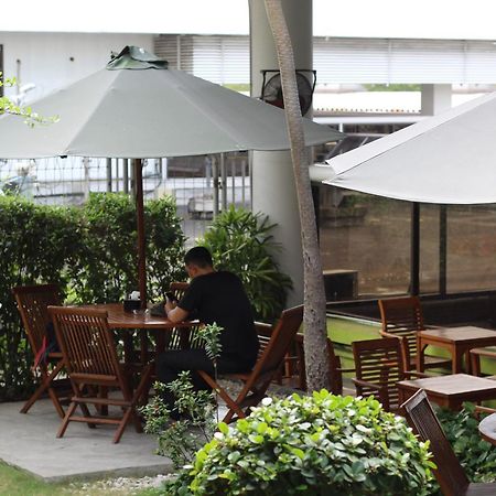 Cordia Hotel Surabaya Airport - Hotel Dalam Bandara - Formerly Ibis Budget Surabaya Airport ซิโดอาร์โจ ภายนอก รูปภาพ