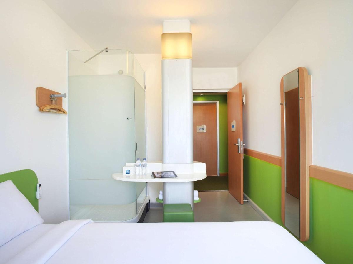 Cordia Hotel Surabaya Airport - Hotel Dalam Bandara - Formerly Ibis Budget Surabaya Airport ซิโดอาร์โจ ภายนอก รูปภาพ