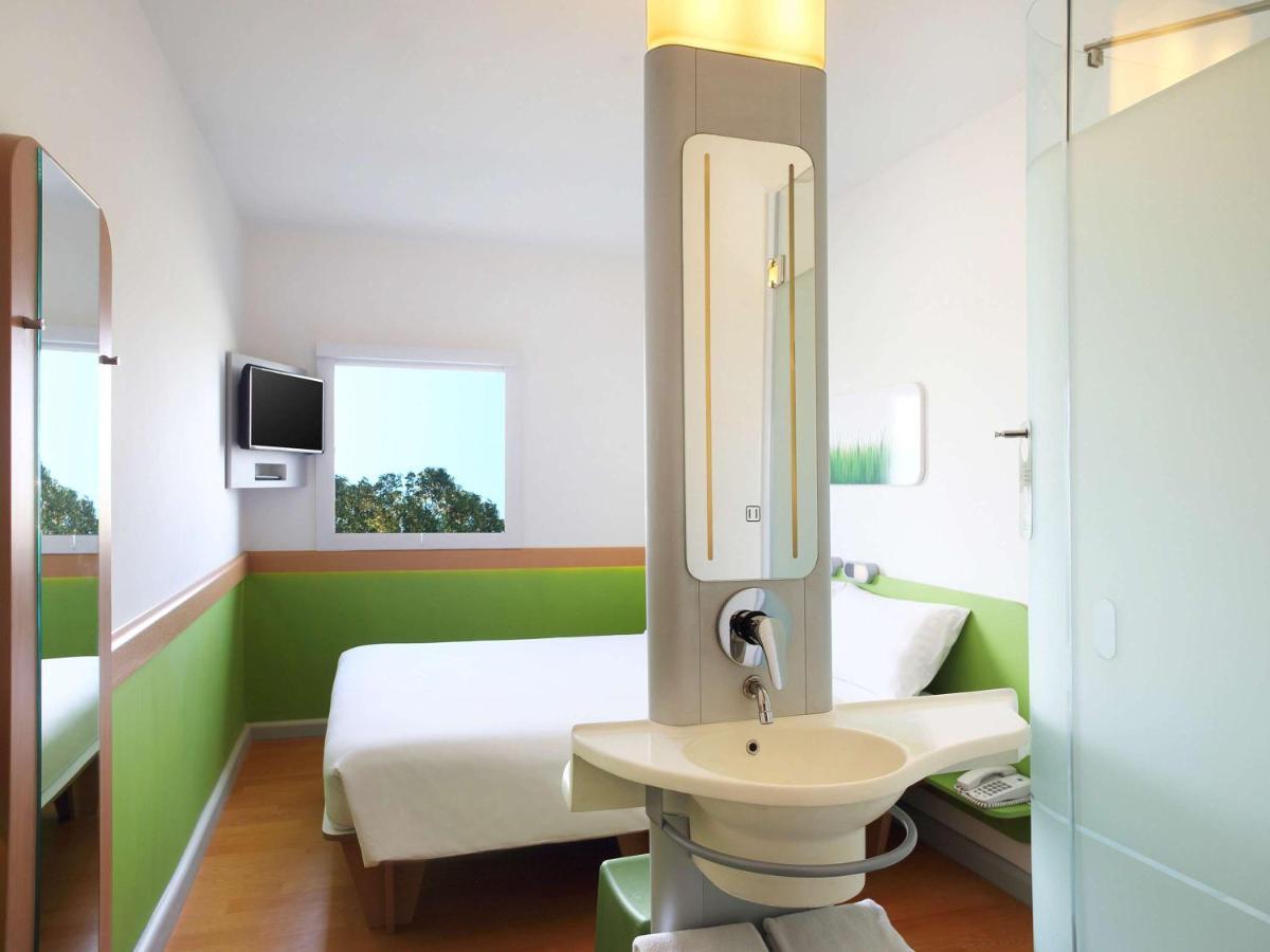 Cordia Hotel Surabaya Airport - Hotel Dalam Bandara - Formerly Ibis Budget Surabaya Airport ซิโดอาร์โจ ภายนอก รูปภาพ