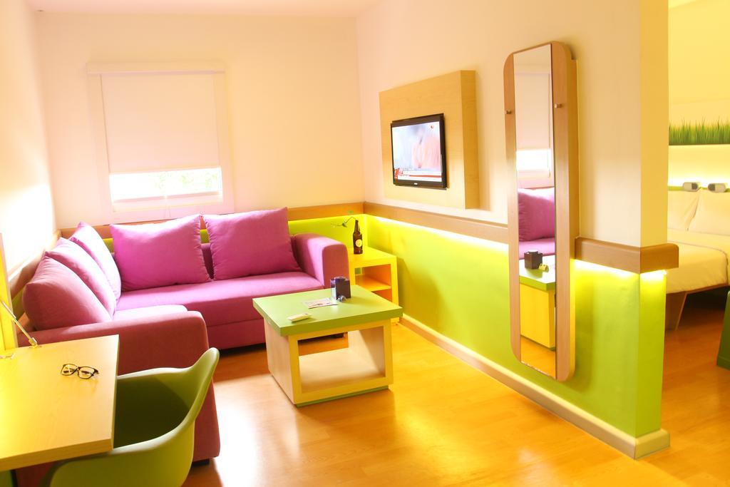 Cordia Hotel Surabaya Airport - Hotel Dalam Bandara - Formerly Ibis Budget Surabaya Airport ซิโดอาร์โจ ภายนอก รูปภาพ