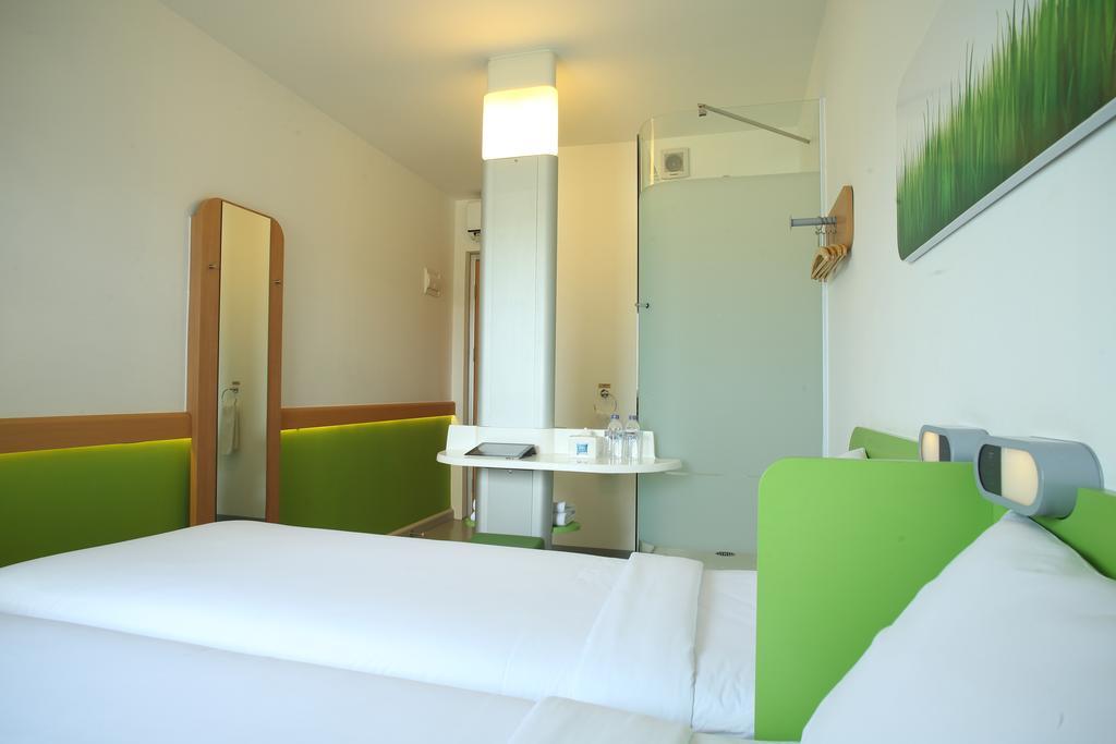 Cordia Hotel Surabaya Airport - Hotel Dalam Bandara - Formerly Ibis Budget Surabaya Airport ซิโดอาร์โจ ภายนอก รูปภาพ
