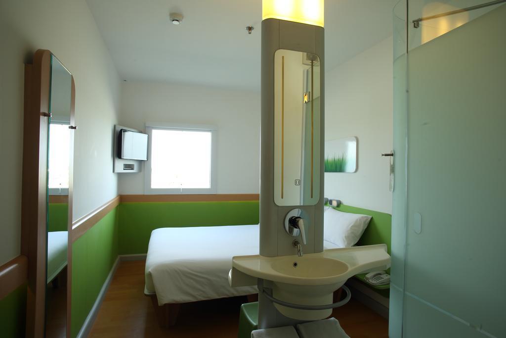 Cordia Hotel Surabaya Airport - Hotel Dalam Bandara - Formerly Ibis Budget Surabaya Airport ซิโดอาร์โจ ภายนอก รูปภาพ