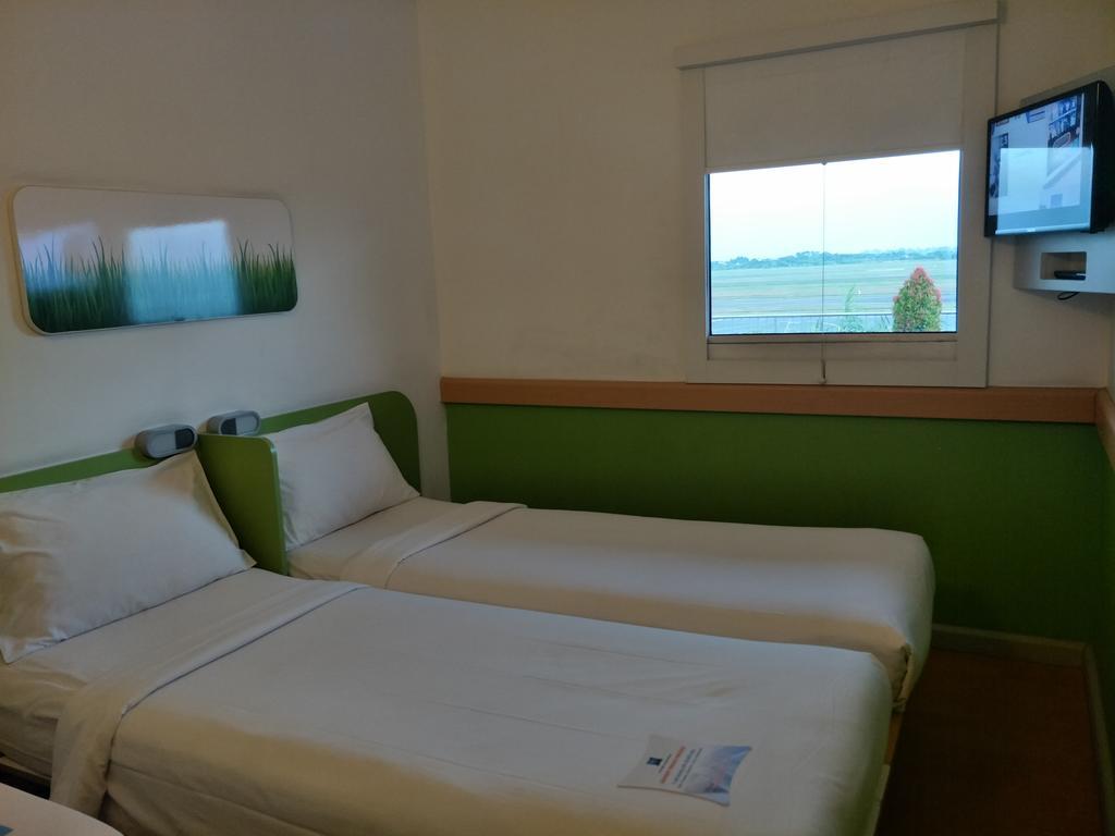 Cordia Hotel Surabaya Airport - Hotel Dalam Bandara - Formerly Ibis Budget Surabaya Airport ซิโดอาร์โจ ภายนอก รูปภาพ