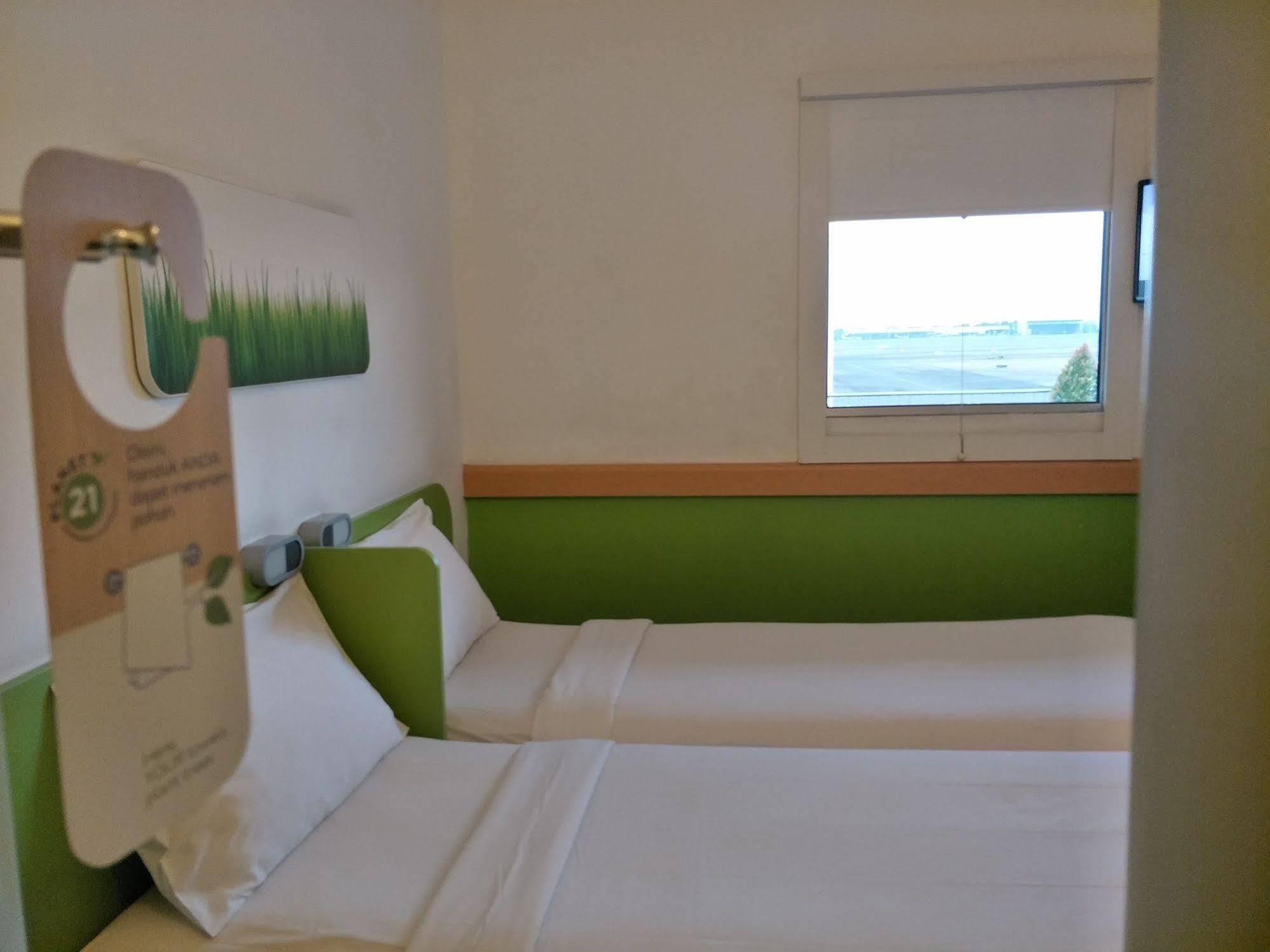 Cordia Hotel Surabaya Airport - Hotel Dalam Bandara - Formerly Ibis Budget Surabaya Airport ซิโดอาร์โจ ภายนอก รูปภาพ