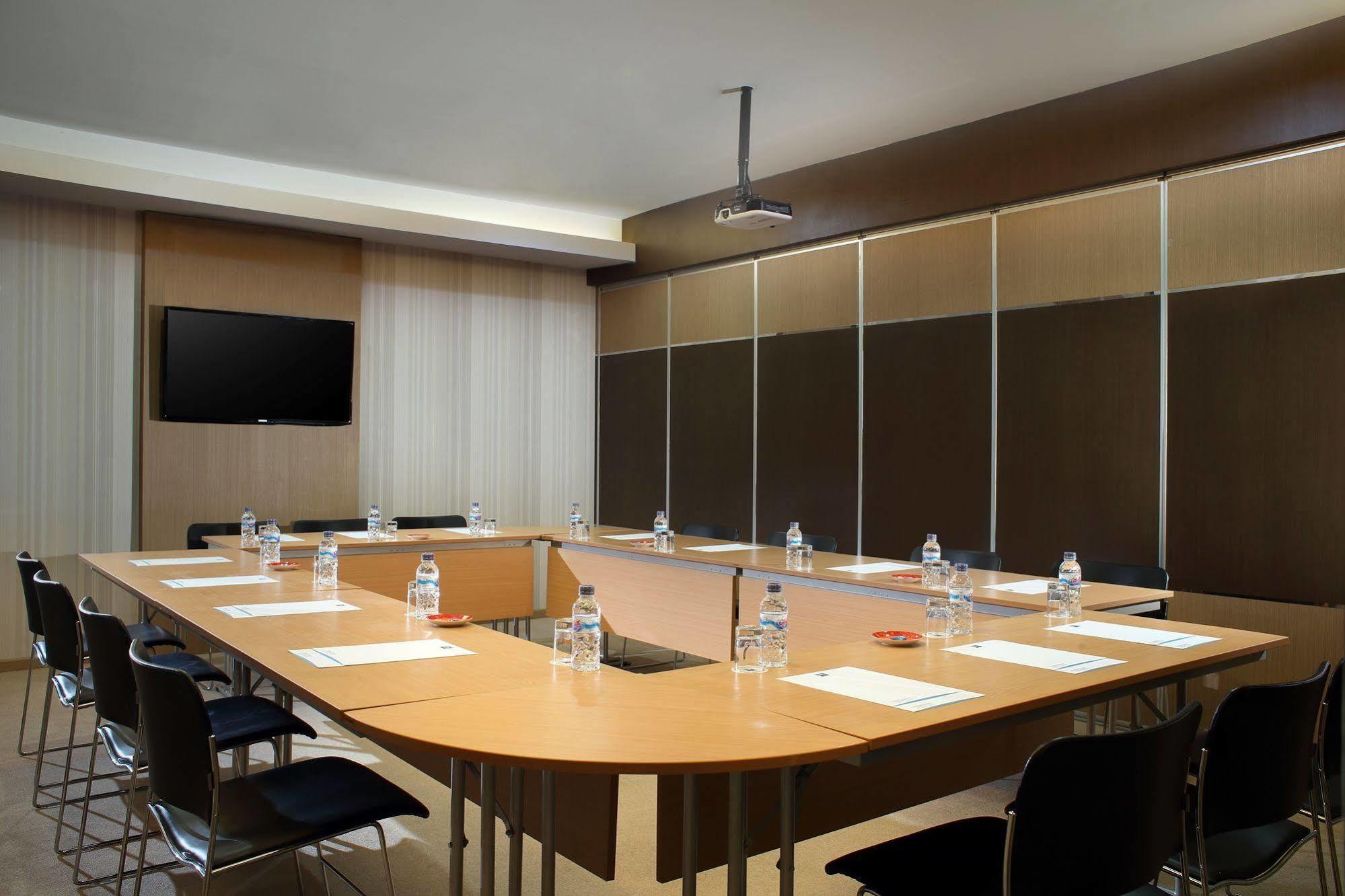 Cordia Hotel Surabaya Airport - Hotel Dalam Bandara - Formerly Ibis Budget Surabaya Airport ซิโดอาร์โจ ภายนอก รูปภาพ